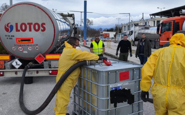Σέρρες: Βυτιοφόρα με επικίνδυνες εύφλεκτες χημικές ουσίες κατέσχεσαν οι αρχές στον Προμαχώνα