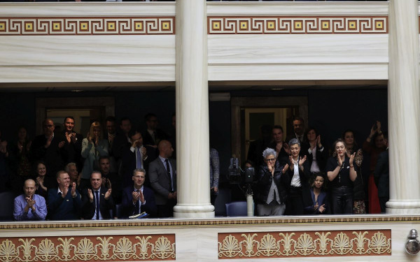 Με 175 «ναι» πέρασε τελικά το νομοσχέδιο για τον γάμο των ομόφυλων ζευγαριών - 77 «όχι» και 2 «παρών»