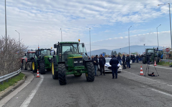 Αποχώρησαν από το μπλόκο στην Ιόνια Οδό οι αγρότες της Άρτας
