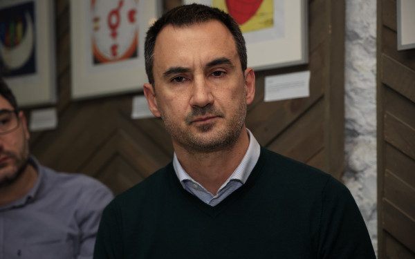 Α. Χαρίτσης: Αντιθεσμική η συμπεριφορά της Φον ντερ Λάιεν - Λειτουργεί ως κομματάρχης του Κ. Μητσοτάκη