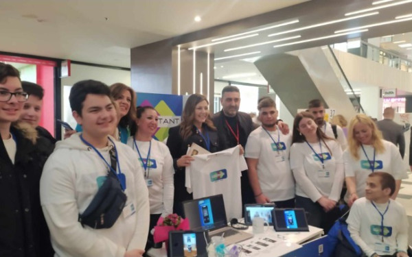 Θεσσαλονίκη: Οι εικονικές επιχειρήσεις που έφυγαν με βραβεία από τη Μαθητική Εμπορική Έκθεση 2024 του Junior Achievement Greece