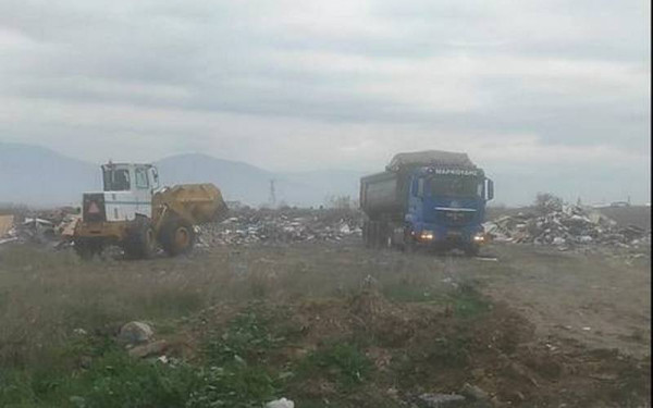 Περαία: Πάνω από 360 τόνοι αποβλήτων-σκουπιδιών απομακρύνθηκαν από τα Τσαΐρια (φωτ.)