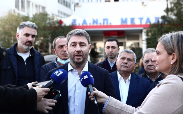 Ν. Ανδρουλάκης στο Νοσοκομείο Μεταξά: Ο ελληνικός λαός πληρώνει τις υψηλότερες ιδιωτικές δαπάνες για την υγεία στην Ευρώπη