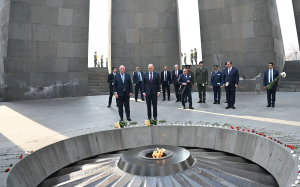 Συνεργασία σε αμυντικά προγράμματα με την Αρμενία ανήγγειλε ο Ν. Δένδιας (φωτ.)