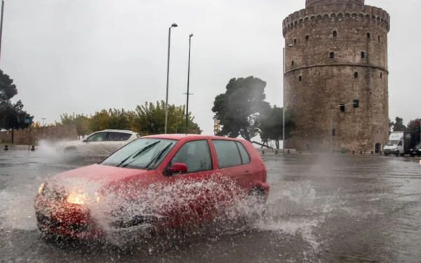 Τέλος στους δρόμους - ποτάμια, βάζει νομοσχέδιο του ΥΠΕΝ-  Σε ΕΥΑΘ και ΕΥΔΑΠ τα φρεάτια ομβρίων