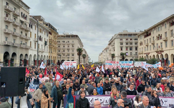 Θεσσαλονίκη: Ο Εμπορικός Σύλλογος καλεί τις επιχειρήσεις σε μέτρα προστασίας για τις αυριανές κινητοποιήσεις για τα Τέμπη