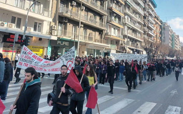Θεσσαλονίκη: Στους δρόμους για έβδομη εβδομάδα φοιτητές και εκπαιδευτικοί για τα μη κρατικά ΑΕΙ (βίντεο, φωτ.)