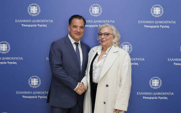 Άδ. Γεωργιάδης: Συνάντηση με την πρώτη ασθενή που της συνταγογραφήθηκε φαρμακευτική κάνναβη