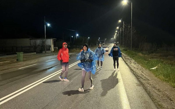 Έγκλημα στα Τέμπη: Λαρισαίος υπερμαραθωνοδρόμος έτρεξε την διαδρομή της μοιραίας αμαξοστοιχίας στη μνήμη των θυμάτων (φωτ.)