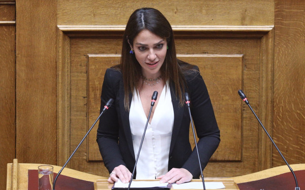 Δ. Μιχαηλίδου: «Στα 1.050 ευρώ το μήνα η οικονομική στήριξη στη θεία των παιδιών της 39χρονης από την Καλαμάτα»