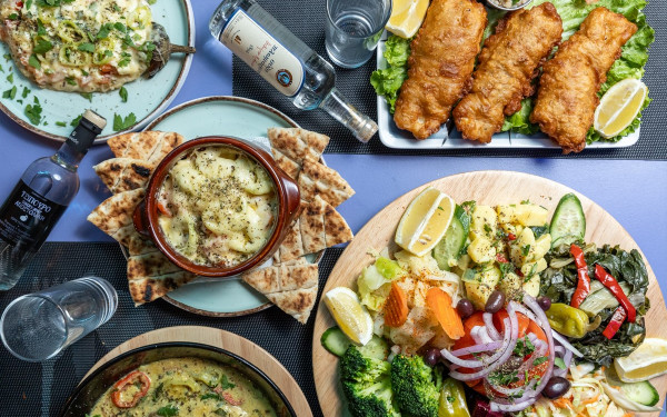 Μεζεδοπωλείο Αρα…Ζω: Ένα στέκι για νόστιμα κρεατικά της ώρας και φρέσκα θαλασσινά, στην περιοχή της Μπότσαρη