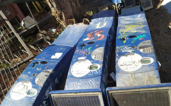 Καλαμαριά: Απομακρύνθηκαν τα κουτιά του ακυρωμένου συστήματος στάθμευσης (φωτ.)