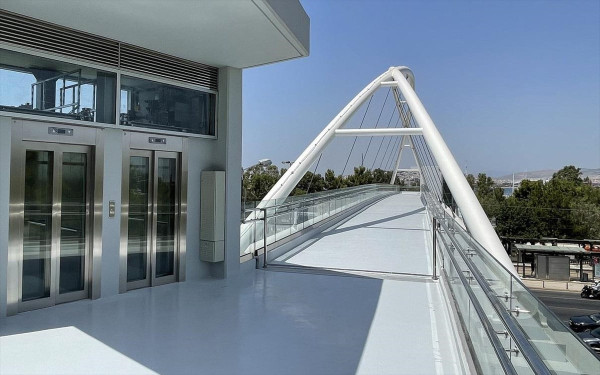 Εύοσμος: Ακόμη περιμένουν τα ασανσέρ στις πεζογέφυρες του περιφερειακού - Οργή δήμου για την καθυστέρηση