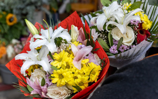 Stand de Fleurs: Ένα λουλούδι  μπορεί να ανθίσει παντού, ακόμα και σε δύο vintage περίπτερα, στην καρδιά της Θεσσαλονίκης