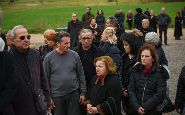 Τελέστηκε τρισάγιο στη μνήμη των 58 νεκρών των Τεμπών (βίντεο, φωτ.)