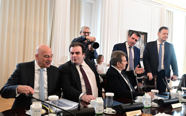 Δημοσκόπηση Alco: Δημοφιλέστεροι υπουργοί Δένδιας, Πιερρακάκης και Χρυσοχοΐδης