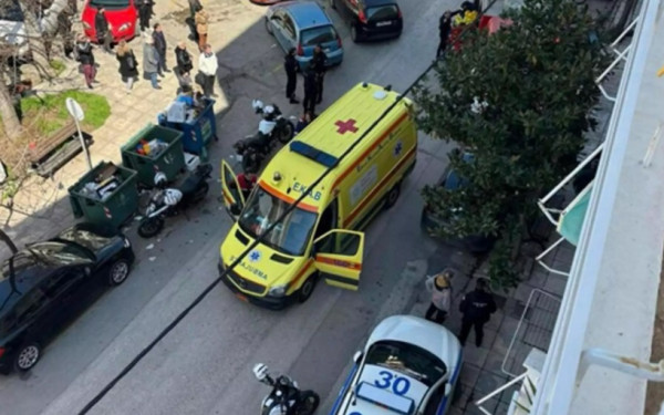 Σπαραγμός στην κηδεία του 15χρονου στην Αλεξανδρούπολη που έπεσε στο κενό από τον 5ο όροφο πολυκατοικίας