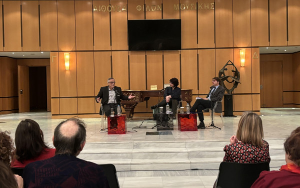 Μέγαρο Μουσικής Θεσσαλονίκης: Ενθουσίασε το κοινό ο συγγραφέας Σταύρος Ζουμπουλάκης