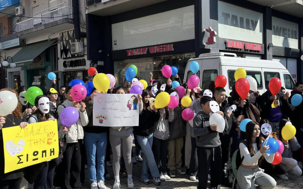 Γιαννιτσά: Οι μαθητές ένωσαν τις φωνές τους κατά της βίας (φωτ.)