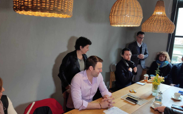 Με κλειστές τις πόρτες η συνάντηση Κασσελάκη με εκπροσώπους Συλλόγων εργαζομένων πολιτιστικών φορέων (βίντεο, φωτ.)