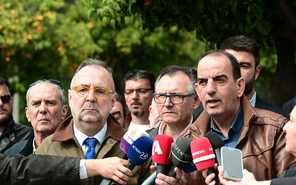 «Δεν λάβαμε καμία ουσιαστική απάντηση στα ερωτήματά μας» δήλωσαν οι αγρότες μετά τη συνάντηση με τον πρωθυπουργό