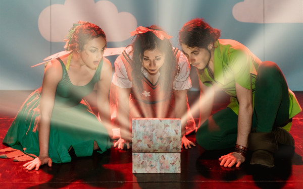 Αποκριά με μαγεμένα κομφετί στο θέατρο Metropolitan