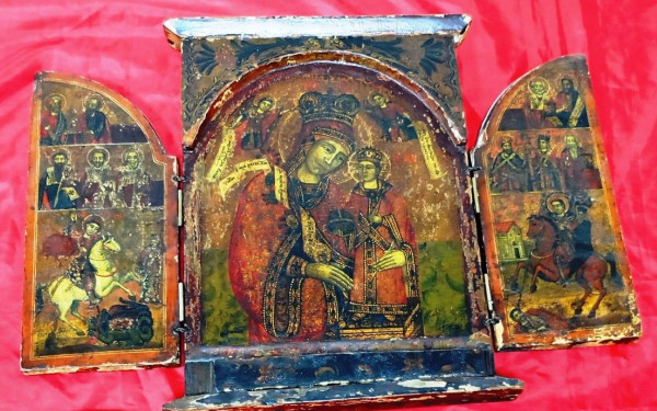 Υπόθεση αρχαιοκαπηλείας στην Καλαμαριά: 35χρονος κατείχε βυζαντινή αγιογραφία, δαχτυλίδι και νομίσματα (φωτ.)