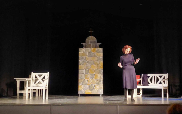 Πολύγυρος: Η αληθινή εικόνα της γυναίκα μέσα από τρεις μονόλογους