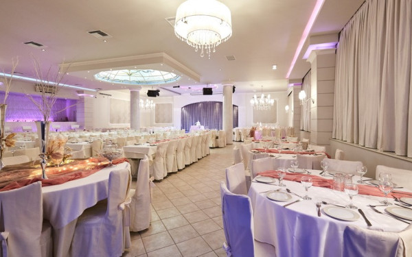 Δεξιώσεις Σταύρος: Από το 1981 στη Νέα Ευκαρπία, γράφει τη δική του ιστορία στις σημαντικότερες εκδηλώσεις της ζωής σας