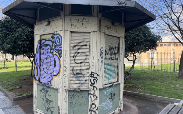 Θεσσαλονίκη: Διατηρητέο περίπτερο ψάχνει νέο ρόλο για να «λυτρωθεί» από τους βανδαλισμούς