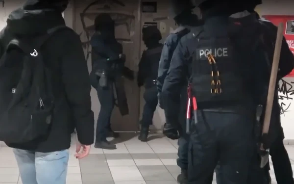 Ζωγράφου: Καρέ - καρέ η έφοδος της ΕΛ.ΑΣ στην Πανεπιστημιούπολη – Δείτε βίντεο