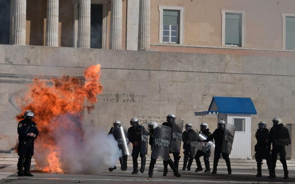 Πανεκπαιδευτικό: 16 τραυματίες στα επεισόδια – ΕΔΕ για βίντεο από τις ταραχές (φωτ.)