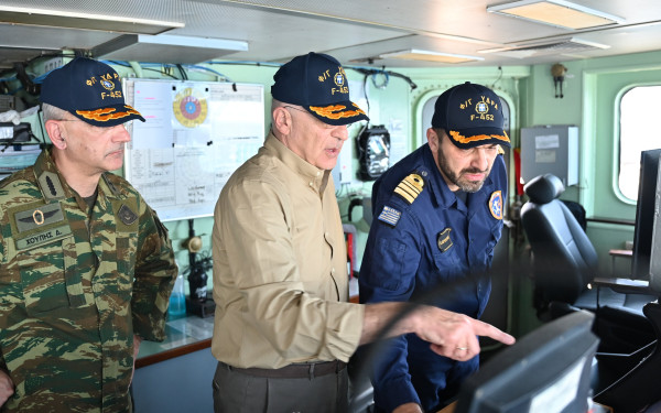 Στη φρεγάτα ΥΔΡΑ στην Ερυθρά Θάλασα ο Νίκος Δένδιας (βίντεο, φωτ.)