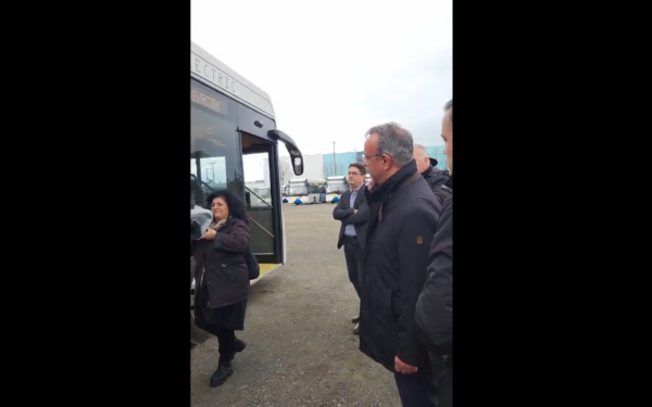 Θεσσαλονίκη: Τα νέα ηλεκτρικά λεωφορεία του ΟΑΣΘ επισκέφθηκε ο Σταϊκούρας - Δείτε βίντεο