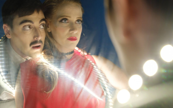 Το «Μαχαίρι στο κόκαλο» έρχεται στη Θεσσαλονίκη για δύο παραστάσεις