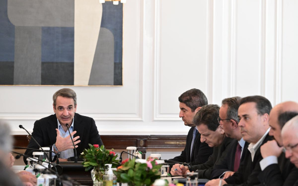 Συνάντηση Μητσοτάκη με τους αγρότες στο Μαξίμου: Τηρούμε τη δέσμευση μας για μείωση του ηλεκτρικού ρεύματος (φωτ.)