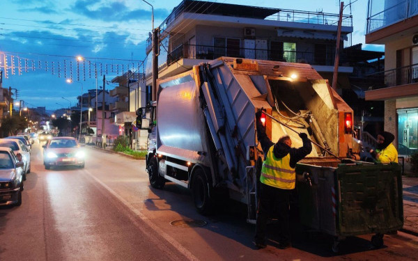 Δήμος Κορδελιού - Ευόσμου: Τακτικότερο πλύσιμο δρόμων, πλατειών και κάδων απορριμμάτων για περισσότερη καθαριότητα