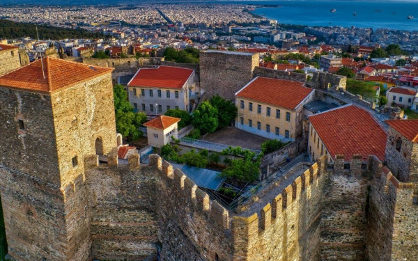 Θεσσαλονίκη: Νέα Παραλία, Κάστρα και Σταθμός Βενιζέλου «κλέβουν» τις εντυπώσεις των τουριστών