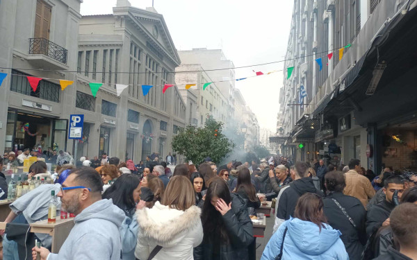 Τσικνοπέμπτη στη Θεσσαλονίκη: Άρχισε το πάρτι στη Β. Ηρακλείου- ψησταριές, τσίκνα και χορός