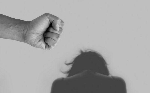Βία κατά των γυναικών: Από τη στιγμή που έγινε μία φορά, συνήθως επαναλαμβάνεται