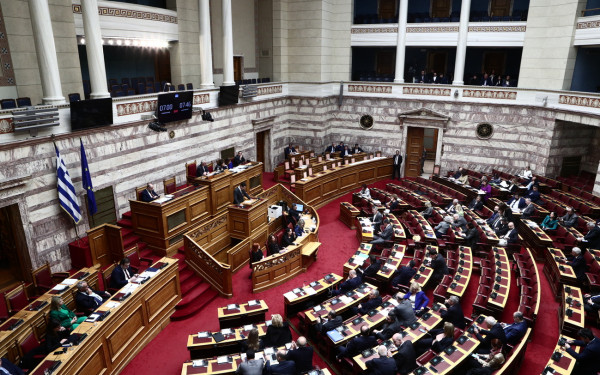 Βουλή: Υπερψηφίστηκε το νομοσχέδιο του υπουργείου Περιβάλλοντος για διαχείριση αποβλήτων και ενέργεια