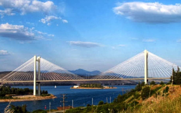 Χαλκίδα: Νεαρός έπεσε από την υψηλή γέφυρα