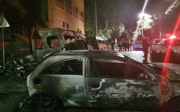 Αθήνα: Εμπρηστική επίθεση στου Ζωγράφου - Πυρπόλησαν σχολικά λεωφορεία, αυτοκίνητα και μοτοσικλέτες (βίντεο)
