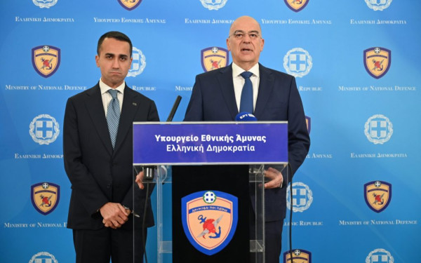 Συνάντηση Δένδια με τον ειδικό εκπρόσωπο της Ε.Ε. στον Περσικό Κόλπο για την επιχείρηση «ΑΣΠΙΔΕΣ»