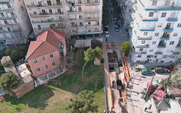 Θεσσαλονίκη: Εντυπωσιακή μαρμάρινη κεφαλή των ρωμαϊκών χρόνων εντοπίστηκε στα έργα της ΕΥΑΘ (φωτ.)