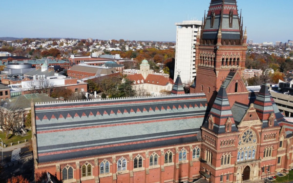 Δισεκατομμυριούχος επενδυτής καλεί το Χάρβαρντ να ενστερνιστεί τις «αξίες της Δύσης»