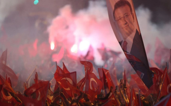 Τουρκία: «Αυτή είναι μόνο η αρχή!» - Αγαλλίαση στην αντιπολίτευση για την ήττα Ερντογάν και τη νίκη Ιμάμογλου (φωτ.)
