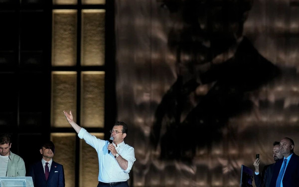 Τουρκία: Ξεσπά η σύζυγος του Ιμάμογλου - «Κανείς δεν θα σιωπήσει μπροστά σε μια τέτοια αδικία» (βίντεο)