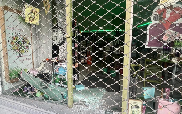 Θεσσαλονίκη: Λήστεψαν φαρμακείο στο κέντρο με τη μέθοδο της απασχόλησης