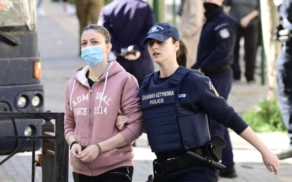 Κολωνός: Εκτός φυλακής τις επόμενες ώρες η μητέρα της 12χρονης - Σήμερα η απόφαση για τα ελαφρυντικά στους 19 καταδικασθέντες